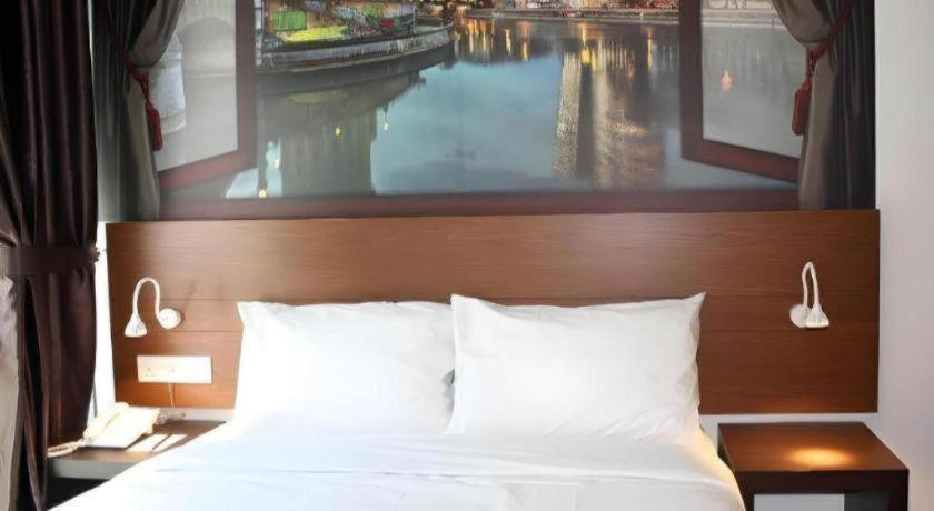 Zamburger Bangsar Hotel